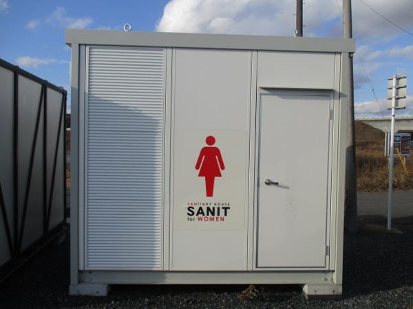 千葉県横芝光店/展示場の新棟ユニットハウス・プレハブ・コンテナハウスサニット 29MSL 女性用(1.84坪)の本体の外観