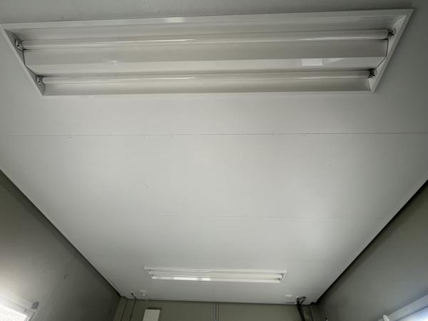 東京都東大和店/展示場の中古ユニットハウス・プレハブ・コンテナハウスCT-32J(2.16坪)の各設備の照明器具
