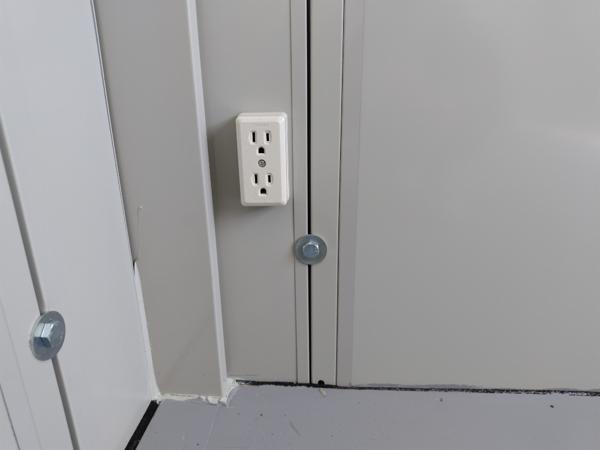 茨城県小美玉店/展示場の中古ユニットハウス・プレハブ・コンテナハウスCT-32J(2.16坪)の各設備のコンセント
