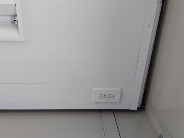 茨城県小美玉店/展示場の中古ユニットハウス・プレハブ・コンテナハウスCT-32J(2.16坪)の各設備のコンセント
