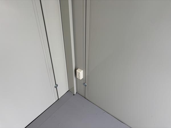 佐賀県佐賀出張所/展示場の中古ユニットハウス・プレハブ・コンテナハウスCT-32J(2.16坪)の各設備のコンセント