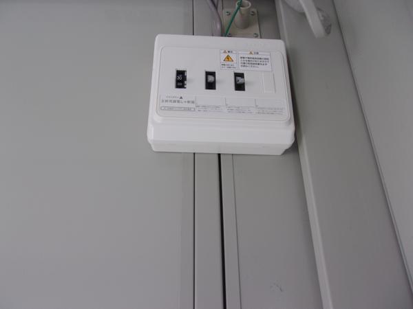宮城県仙台営業所/展示場の中古ユニットハウス・プレハブ・コンテナハウスCT-32J(2.16坪)の各設備の分電盤