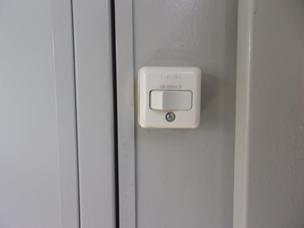 宮城県仙台営業所/展示場の中古ユニットハウス・プレハブ・コンテナハウスCT-32J(2.16坪)の各設備のスイッチ