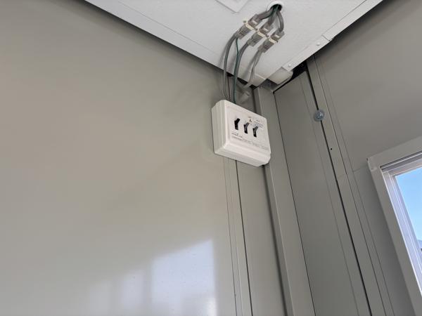 石川県小松店/展示場の中古ユニットハウス・プレハブ・コンテナハウスCT-41J(2.83坪)の各設備の分電盤