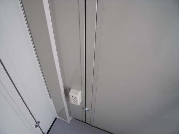 埼玉県花園インター店/展示場の中古ユニットハウス・プレハブ・コンテナハウスCT-41J(2.83坪)の各設備のコンセント