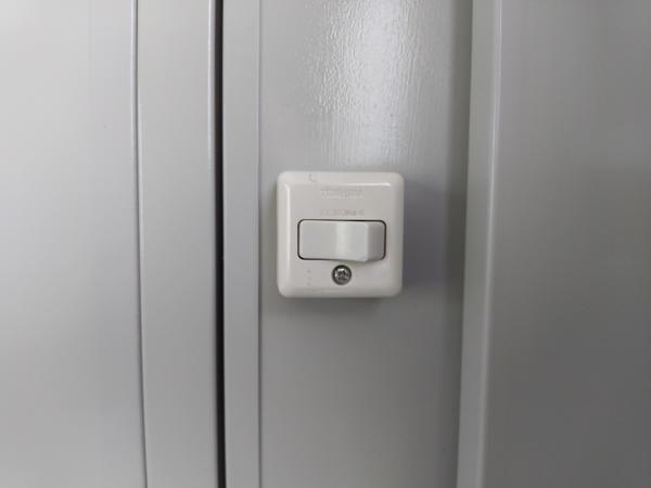 茨城県小美玉店/展示場の中古ユニットハウス・プレハブ・コンテナハウスCT-41J(2.83坪)の各設備のスイッチ