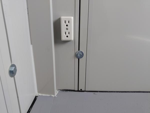 茨城県小美玉店/展示場の中古ユニットハウス・プレハブ・コンテナハウスCT-41J(2.83坪)の各設備のコンセント