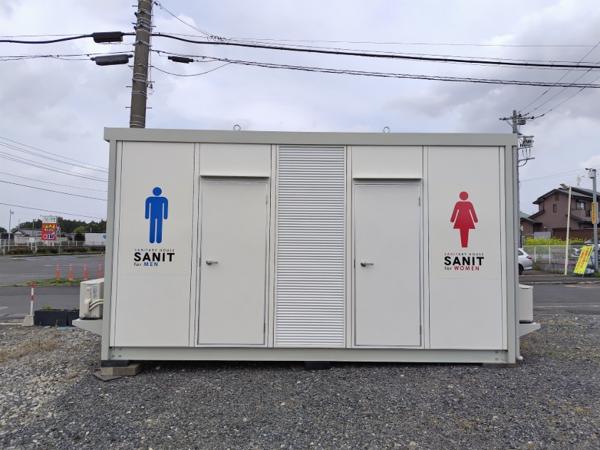 茨城県小美玉店/展示場の新棟ユニットハウス・プレハブ・コンテナハウスサニット 47MSL 男性・女性用(3.02坪)の本体の外観