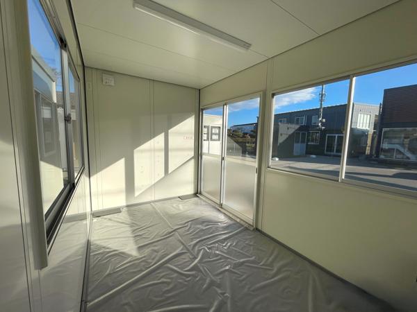 神奈川県厚木店/展示場の新棟ユニットハウス・プレハブ・コンテナハウス38MSL(2.43坪)の本体の外観