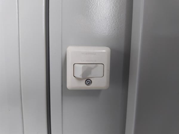 茨城県小美玉店/展示場の中古ユニットハウス・プレハブ・コンテナハウスCT-41J(2.83坪)の各設備のスイッチ