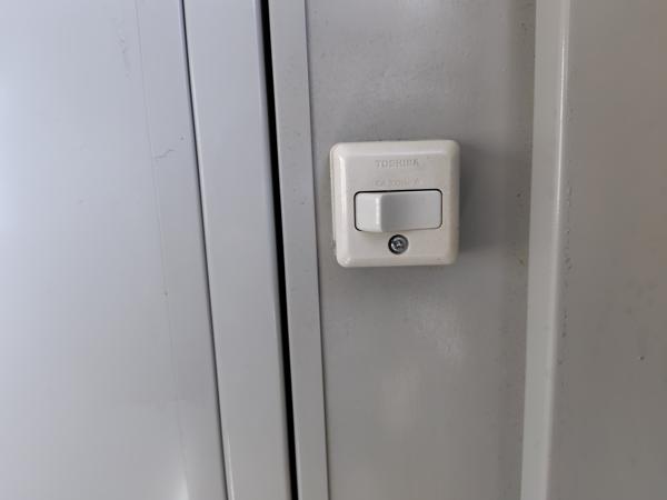 新潟県三条店/展示場の中古ユニットハウス・プレハブ・コンテナハウスCT-32J(2.16坪)の各設備のスイッチ