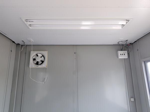 新潟県三条店/展示場の中古ユニットハウス・プレハブ・コンテナハウスCT-32J(2.16坪)の各設備の照明器具
