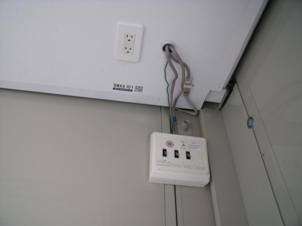 埼玉県花園インター店/展示場の中古ユニットハウス・プレハブ・コンテナハウスCT-32J(2.16坪)の各設備の分電盤