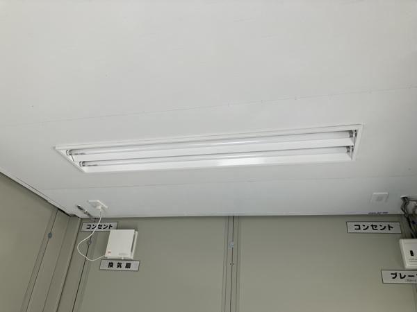東京都東大和店/展示場の中古ユニットハウス・プレハブ・コンテナハウスCT-32J(2.16坪)の各設備の照明器具