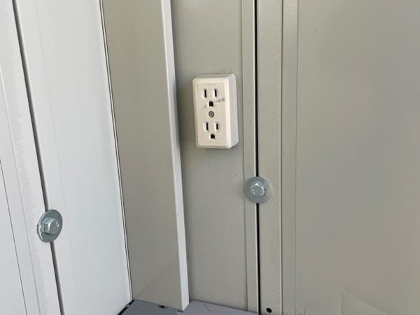 兵庫県伊丹店/展示場の中古ユニットハウス・プレハブ・コンテナハウスCT-32J(2.16坪)の各設備のコンセント