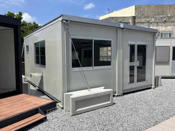 沖縄県うるま店/展示場　1/5OPENの中古ユニットハウス・プレハブ・コンテナハウスCT-54J(8.10坪)の本体の外観