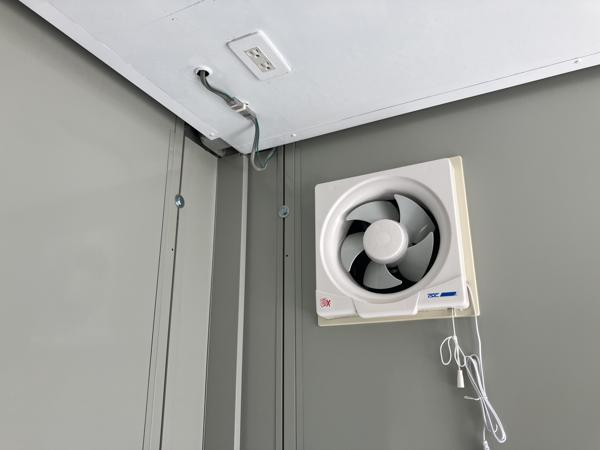 沖縄県うるま店/展示場　1/5OPENの中古ユニットハウス・プレハブ・コンテナハウスCT-32J(2.16坪)の各設備の換気扇