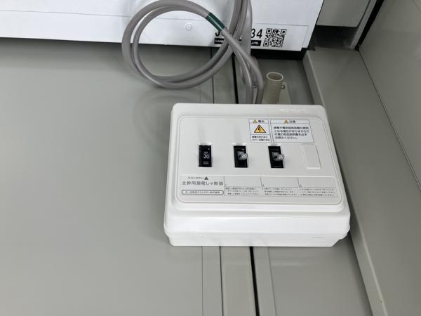 沖縄県うるま店/展示場　1/5OPENの中古ユニットハウス・プレハブ・コンテナハウスCT-32J(2.16坪)の各設備の分電盤