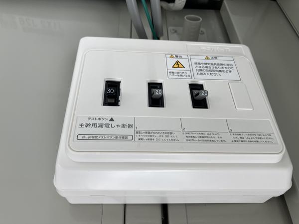 沖縄県うるま店/展示場　1/5OPENの中古ユニットハウス・プレハブ・コンテナハウスCT-41J(2.83坪)の各設備の分電盤