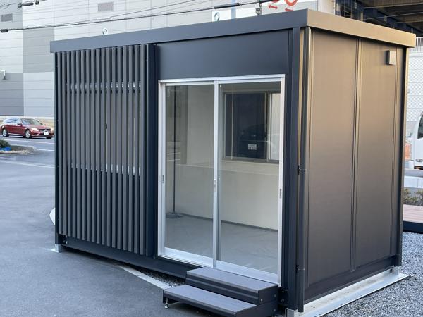 埼玉県草加店/展示場の新棟ユニットハウス・プレハブ・コンテナハウス38MSL(2.43坪)の本体の外観