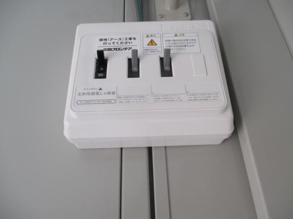 茨城県小美玉店/展示場の中古ユニットハウス・プレハブ・コンテナハウスCT-32J(2.16坪)の各設備の分電盤