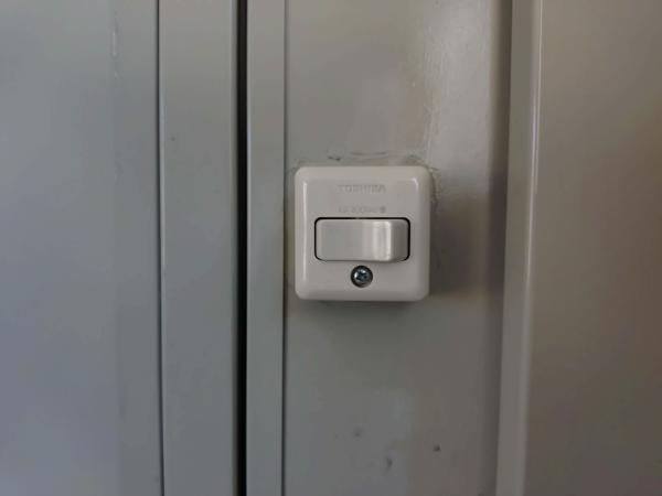 茨城県神栖店/展示場の中古ユニットハウス・プレハブ・コンテナハウスCT-41J(2.83坪)の各設備のスイッチ