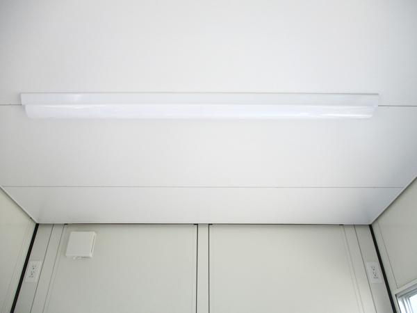 京都府亀岡店/展示場の新棟ユニットハウス・プレハブ・コンテナハウス47MSL(3.02坪)の各設備の照明器具