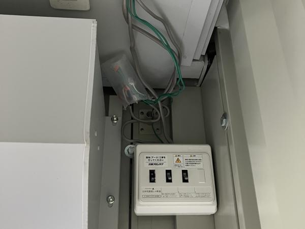 愛媛県新居浜店/展示場の中古ユニットハウス・プレハブ・コンテナハウスCT-32JG(2.16坪)の各設備の分電盤