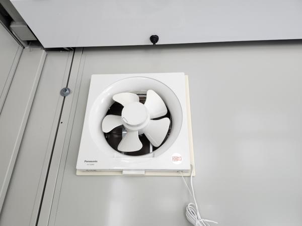 埼玉県朝霞店/展示場の中古ユニットハウス・プレハブ・コンテナハウスCT-54J(7.86坪)の各設備の換気扇