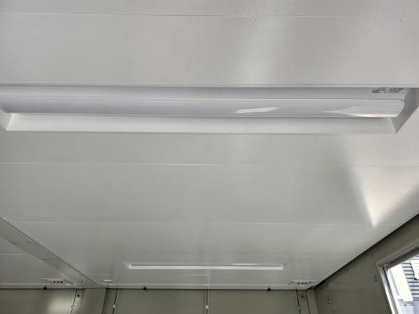 埼玉県朝霞店/展示場の中古ユニットハウス・プレハブ・コンテナハウスCT-54J(7.86坪)の各設備の照明器具