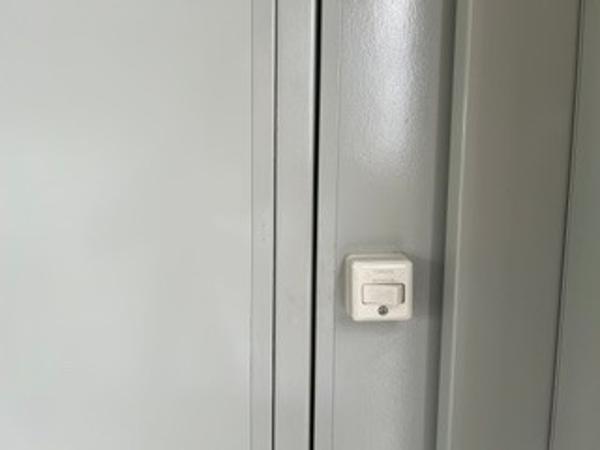 茨城県土浦出張所/展示場の中古ユニットハウス・プレハブ・コンテナハウスCT-32J(2.16坪)の各設備のスイッチ