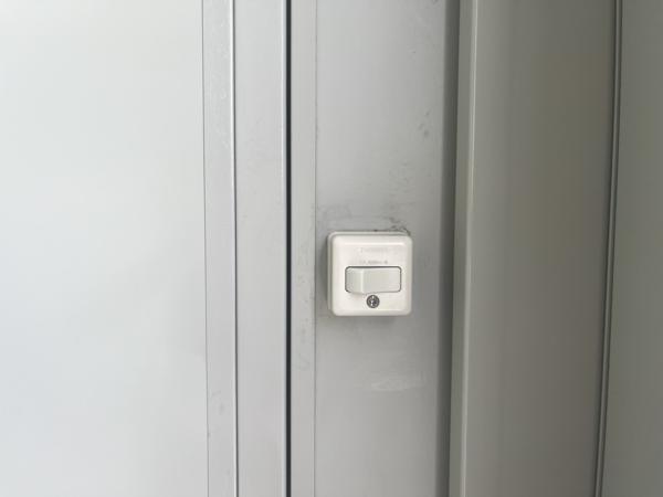 東京都町田店/展示場の中古ユニットハウス・プレハブ・コンテナハウスCT-32J(2.16坪)の各設備のスイッチ