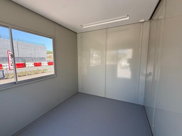 滋賀県栗東店/展示場の中古ユニットハウス・プレハブ・コンテナハウスCT-32J(2.16坪)の本体の内観