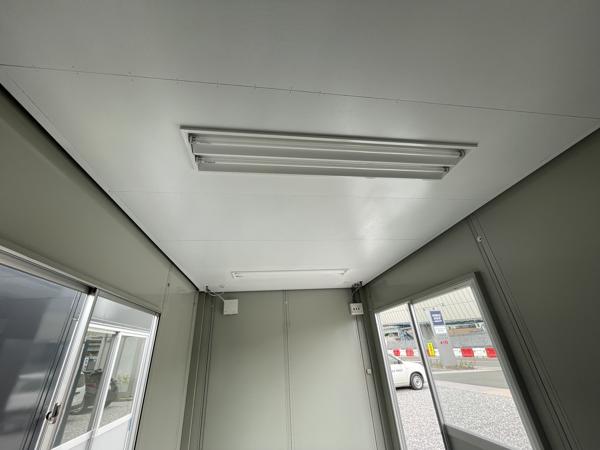 滋賀県栗東店/展示場の中古ユニットハウス・プレハブ・コンテナハウスCT-41J(2.83坪)の各設備の照明器具