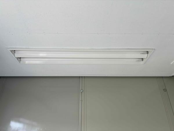 福岡県朝倉店/展示場の中古ユニットハウス・プレハブ・コンテナハウスCT-32J(2.16坪)の各設備の照明器具
