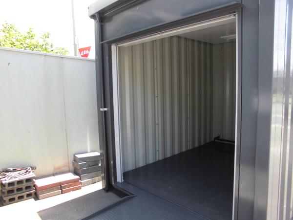 鹿児島県鹿児島出張所/展示場の中古ユニットハウス・プレハブ・コンテナハウスCT-32JG バイク倉庫(2.16坪)の本体の外観