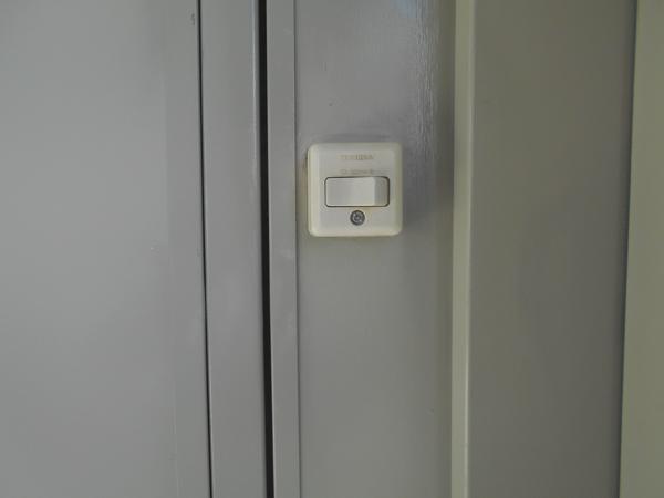 島根県出雲店/展示場の中古ユニットハウス・プレハブ・コンテナハウスCT-32J(2.16坪)の各設備のスイッチ
