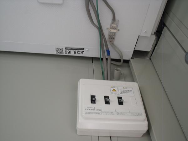 埼玉県花園インター店/展示場の中古ユニットハウス・プレハブ・コンテナハウスCT-32J(2.16坪)の各設備の分電盤