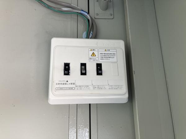 北海道函館店/展示場の中古ユニットハウス・プレハブ・コンテナハウスCT-32J(2.16坪)の各設備の分電盤