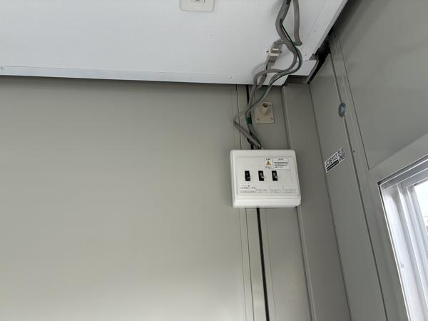 大阪府枚方店/展示場の中古ユニットハウス・プレハブ・コンテナハウスCT-32J(2.13坪)の各設備の分電盤