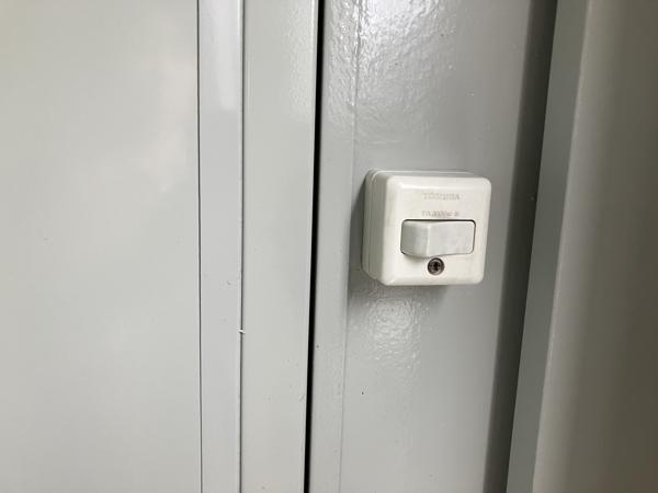 神奈川県平塚店/展示場の中古ユニットハウス・プレハブ・コンテナハウスCT-41J(2.83坪)の各設備のスイッチ