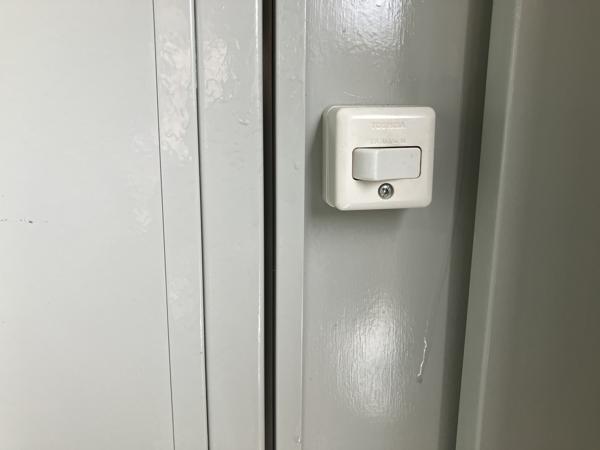 神奈川県平塚店/展示場の中古ユニットハウス・プレハブ・コンテナハウスCT-32J(2.16坪)の各設備のスイッチ