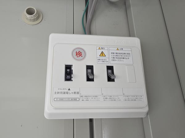 山梨県富士吉田店/展示場の中古ユニットハウス・プレハブ・コンテナハウスCT-41J(2.83坪)の各設備の分電盤