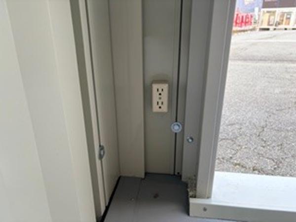 山梨県笛吹一宮店/展示場の中古ユニットハウス・プレハブ・コンテナハウスCT-32J(2.16坪)の各設備のコンセント