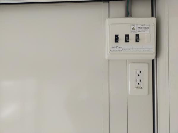 岡山県笠岡店/展示場の新棟ユニットハウス・プレハブ・コンテナハウス38MSL(2.43坪)の各設備の分電盤