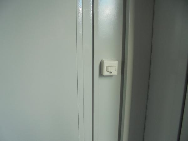 長野県上田総合展示場の中古ユニットハウス・プレハブ・コンテナハウスCT-32J(2.16坪)の各設備のスイッチ