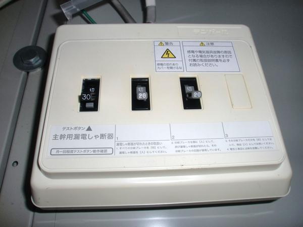 静岡県静岡営業所/展示場の中古ユニットハウス・プレハブ・コンテナハウスCT-32J(2.16坪)の各設備の分電盤