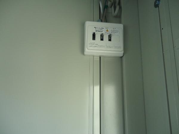 茨城県岩井店/展示場の中古ユニットハウス・プレハブ・コンテナハウスCT-32J(2.16坪)の各設備の分電盤