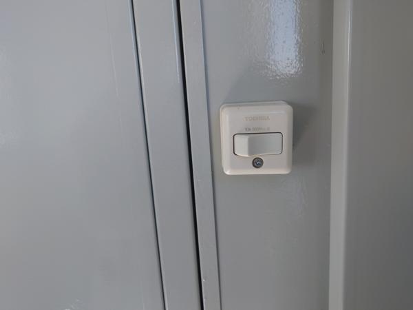 栃木県小山店/展示場の中古ユニットハウス・プレハブ・コンテナハウスCT-32J(2.16坪)の各設備のスイッチ