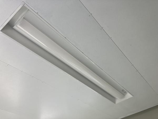 沖縄県沖縄出張所/総合展示場の中古ユニットハウス・プレハブ・コンテナハウスCT-32J(2.16坪)の各設備の照明器具